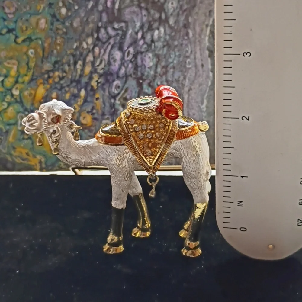 Elegant Camel Trinket Box with Gold Tones and Red Accents (Qifu)